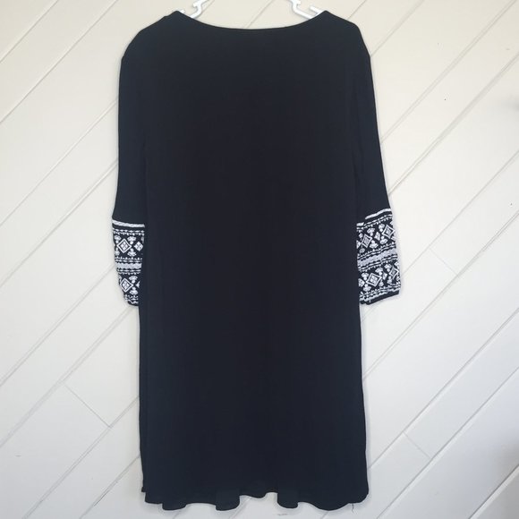 a.n.a Embroidered 3/4 Sleeve Tunic Black & White - Picture 2 of 5